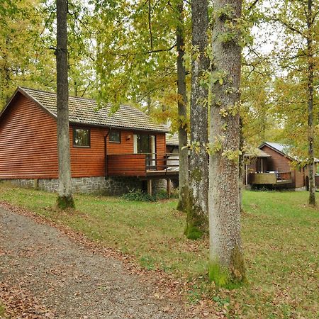 Cozy, Wooden Chalet With Deck Heure Buitenkant foto
