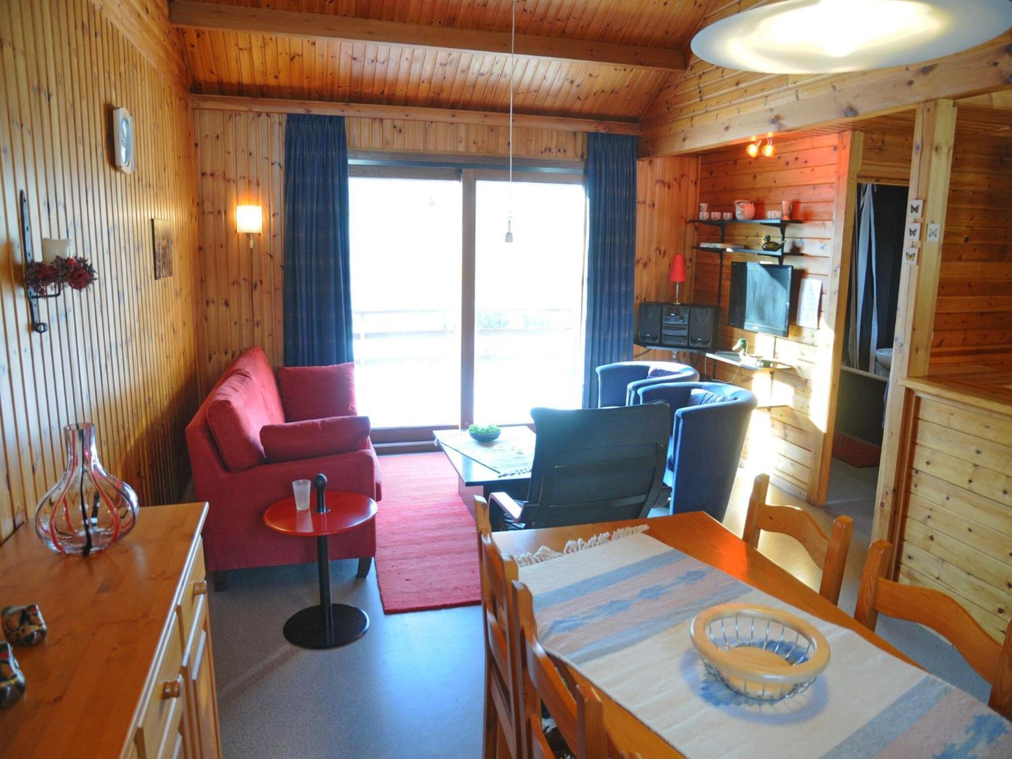 Cozy, Wooden Chalet With Deck Heure Buitenkant foto